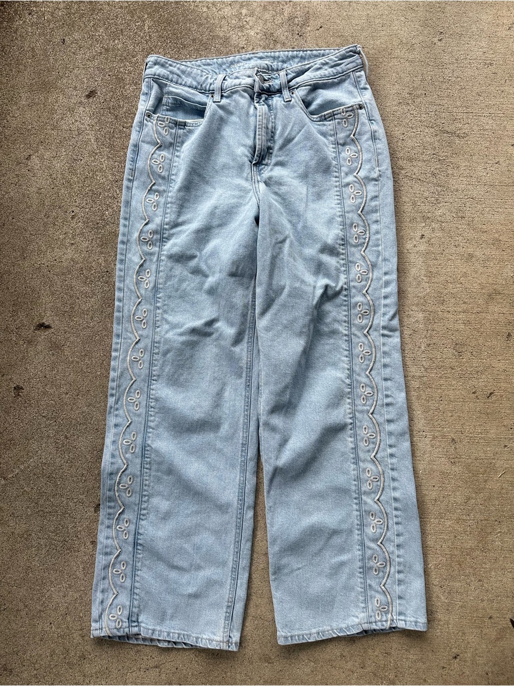Old Navy Light Wash High Rise Wide Leg Embroidered Side-Panel Jeans